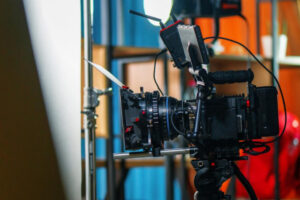 Qué equipo audiovisual necesita una producción profesional en Madrid